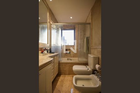 Apartamento à venda com 500m², 4 quartos e 5 vagasBanheiro da Suíte 3