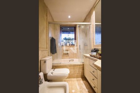 Apartamento à venda com 500m², 4 quartos e 5 vagasBanheiro da Suíte 4