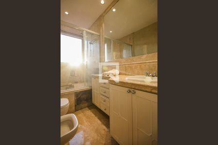 Apartamento à venda com 500m², 4 quartos e 5 vagasBanheiro da Suíte 2