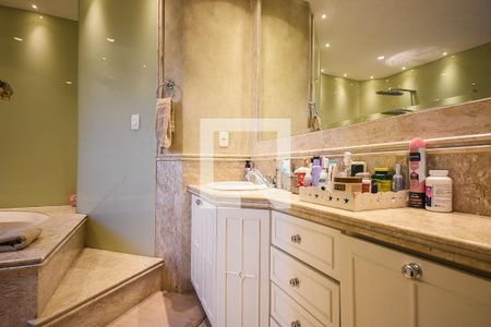 Apartamento à venda com 500m², 4 quartos e 5 vagasBanheiro da Suíte 1