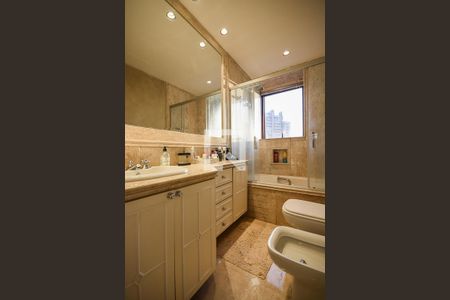 Apartamento à venda com 500m², 4 quartos e 5 vagasBanheiro da Suíte 3