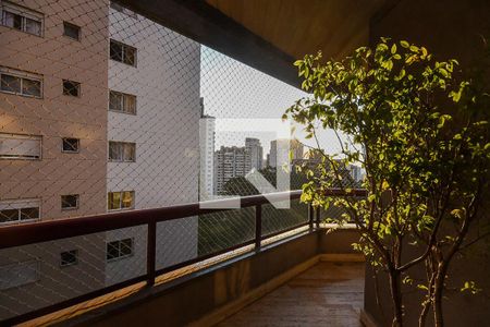 Apartamento à venda com 500m², 4 quartos e 5 vagasVaranda da suíte 1