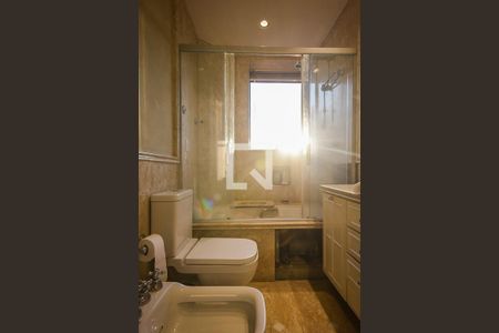 Apartamento à venda com 500m², 4 quartos e 5 vagasBanheiro da Suíte 2