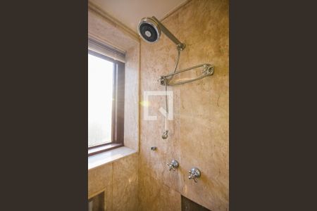 Apartamento à venda com 500m², 4 quartos e 5 vagasBanheiro da Suíte 2