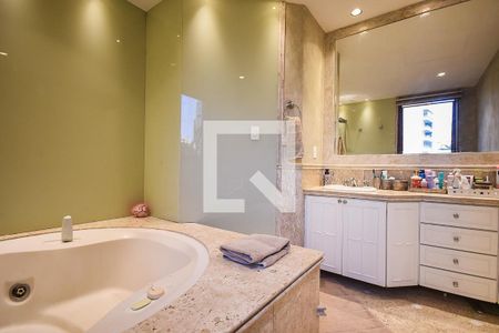 Apartamento à venda com 500m², 4 quartos e 5 vagasBanheiro da Suíte 1