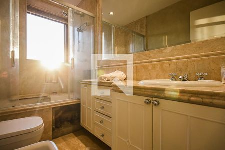 Apartamento à venda com 500m², 4 quartos e 5 vagasBanheiro da Suíte 2