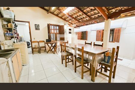 Casa à venda com 177m², 4 quartos e 1 vaga Casa à venda com 177m², 4 quartos e 1 vagaÁrea de Serviço