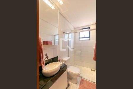 Apartamento à venda com 200m², 3 quartos e 4 vagas Apartamento à venda com 200m², 3 quartos e 4 vagasBanheiro da Suíte