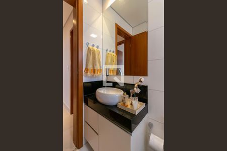 Apartamento à venda com 200m², 3 quartos e 4 vagas Apartamento à venda com 200m², 3 quartos e 4 vagasBanheiro Social