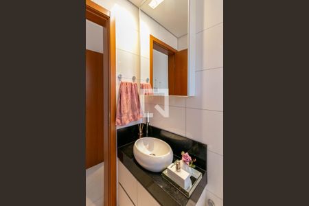 Apartamento à venda com 200m², 3 quartos e 4 vagas Apartamento à venda com 200m², 3 quartos e 4 vagasBanheiro da Suíte