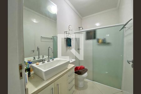 Casa à venda com 350m², 4 quartos e 4 vagasBanheiro da Suíte 1