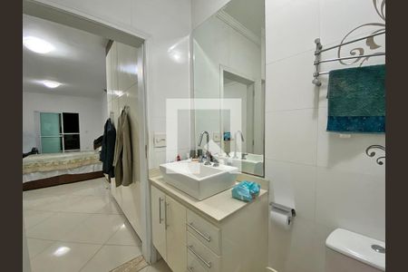 Casa à venda com 350m², 4 quartos e 4 vagasBanheiro da Suíte 1