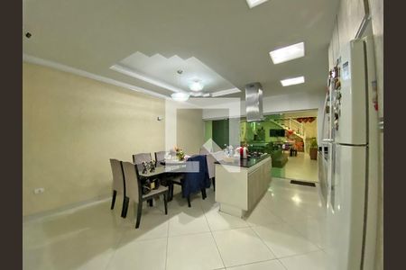 Casa à venda com 350m², 4 quartos e 4 vagasCozinha