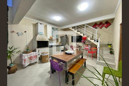 Casa à venda com 350m², 4 quartos e 4 vagasChurraqueira