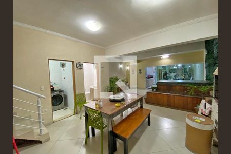 Casa à venda com 350m², 4 quartos e 4 vagasChurraqueira