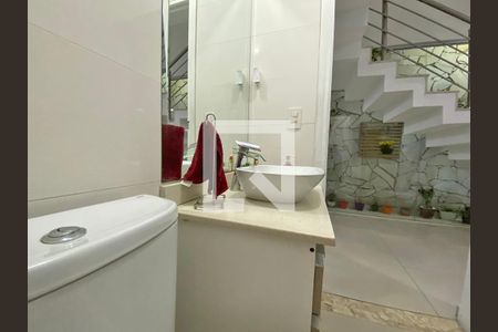 Casa à venda com 350m², 4 quartos e 4 vagasLavabo