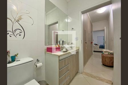 Casa à venda com 350m², 4 quartos e 4 vagasBanheiro da Suíte 2