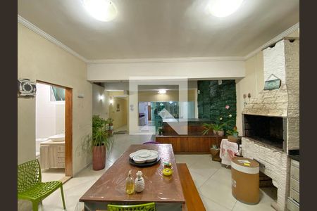 Casa à venda com 350m², 4 quartos e 4 vagasChurraqueira