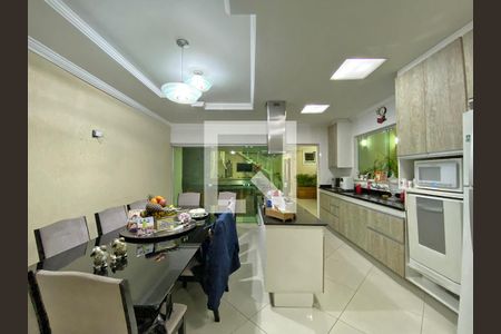 Casa à venda com 350m², 4 quartos e 4 vagasCozinha