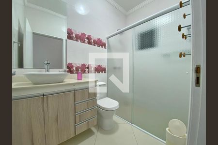 Casa à venda com 350m², 4 quartos e 4 vagasBanheiro da Suíte 4