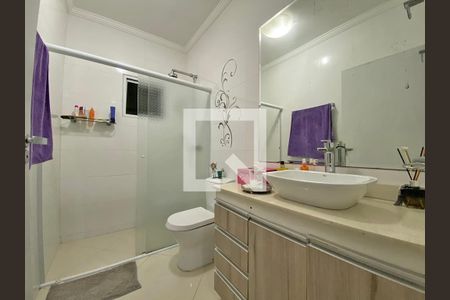 Casa à venda com 350m², 4 quartos e 4 vagasBanheiro da Suíte 2