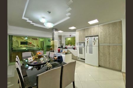 Casa à venda com 350m², 4 quartos e 4 vagasCozinha