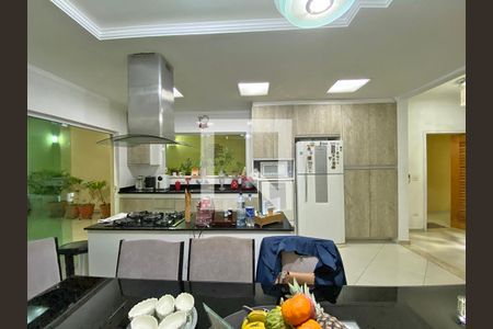 Casa à venda com 350m², 4 quartos e 4 vagasCozinha