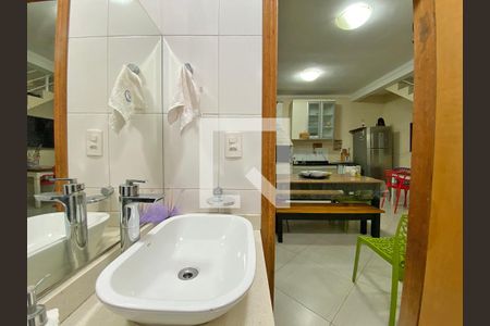 Casa à venda com 350m², 4 quartos e 4 vagasBanheiro - churrasqueira/Jacuzi