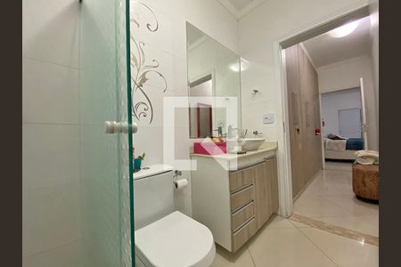 Casa à venda com 350m², 4 quartos e 4 vagasBanheiro da Suíte 2