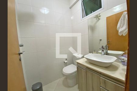 Casa à venda com 350m², 4 quartos e 4 vagasBanheiro - churrasqueira/Jacuzi