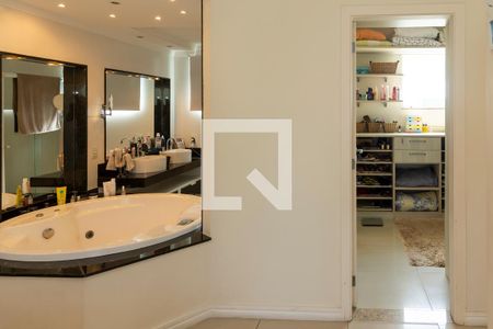 Casa à venda com 450m², 4 quartos e 4 vagasBanheiro da Suíte 1