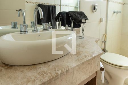 Casa à venda com 450m², 4 quartos e 4 vagasBanheiro Suite 2