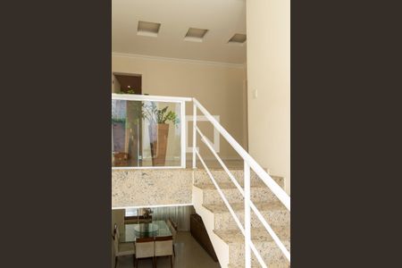 Casa à venda com 450m², 4 quartos e 4 vagasEscada