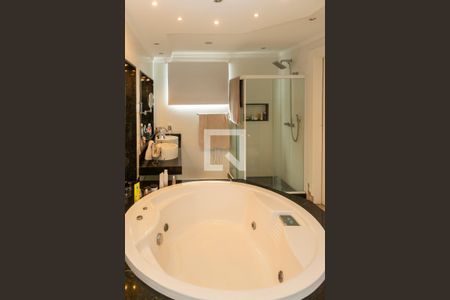 Casa à venda com 450m², 4 quartos e 4 vagasBanheiro da Suíte 1