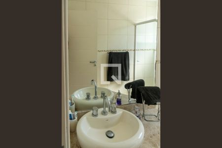 Casa à venda com 450m², 4 quartos e 4 vagasBanheiro Suite 2