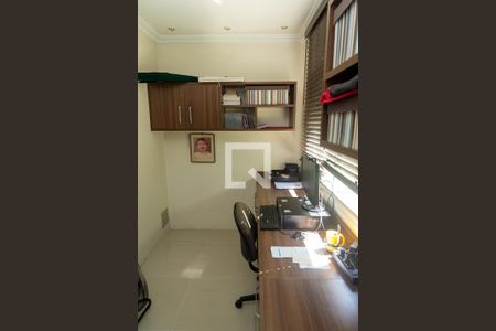 Casa à venda com 450m², 4 quartos e 4 vagasEscritório