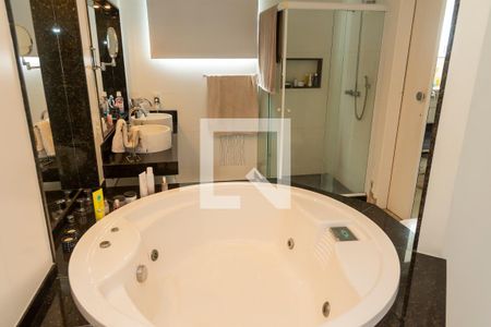 Casa à venda com 450m², 4 quartos e 4 vagasBanheiro da Suíte 1