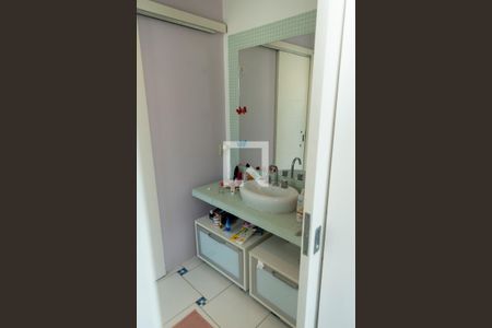 Casa à venda com 450m², 4 quartos e 4 vagasBanheiro Suite 3 e 4