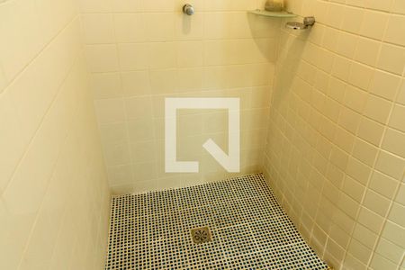 Casa à venda com 450m², 4 quartos e 4 vagasChuveiro àrea Gourmet