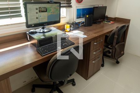 Casa à venda com 450m², 4 quartos e 4 vagasEscritório