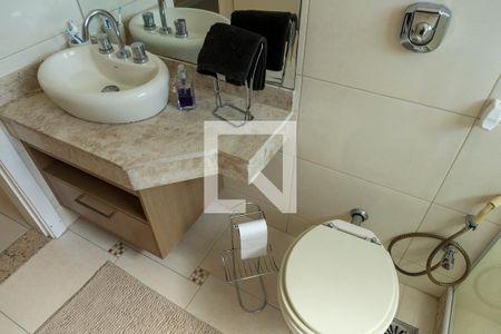 Casa à venda com 450m², 4 quartos e 4 vagasBanheiro Suite 2