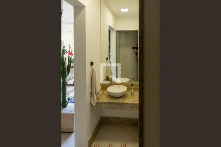 Casa à venda com 450m², 4 quartos e 4 vagasBanheiro da área gourmet