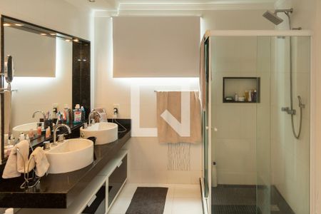 Casa à venda com 450m², 4 quartos e 4 vagasBanheiro da Suíte 1