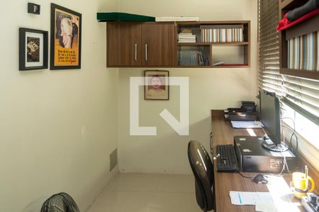 Casa à venda com 450m², 4 quartos e 4 vagasEscritório