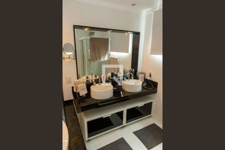 Casa à venda com 450m², 4 quartos e 4 vagasBanheiro da Suíte 1