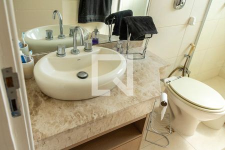 Casa à venda com 450m², 4 quartos e 4 vagasBanheiro Suite 2