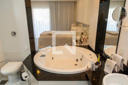 Casa à venda com 450m², 4 quartos e 4 vagasBanheiro da Suíte 1