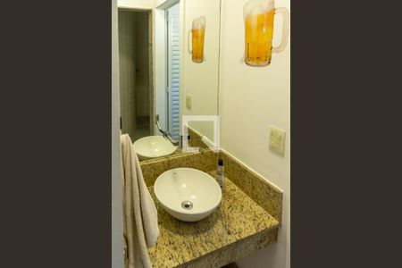 Casa à venda com 450m², 4 quartos e 4 vagasBanheiro da área gourmet