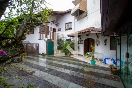 Casa de condomínio à venda com 410m², 7 quartos e 3 vagasQuintal