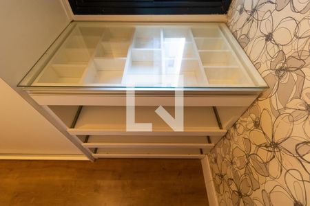 Apartamento à venda com 90m², 2 quartos e 1 vaga Apartamento à venda com 90m², 2 quartos e 1 vagaCloset